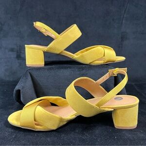 Suede Sandals Mustard Yellow Dressbarn Dress Barn Size 9 Bali NEW